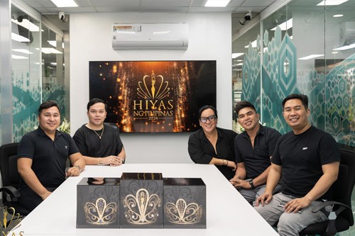 The national officers of the Hiyas ng Pilipinas organization,